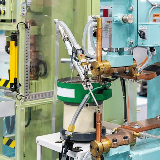 Resistance spot welding machine with material feeder unit for assembly metal workpiece in a factory